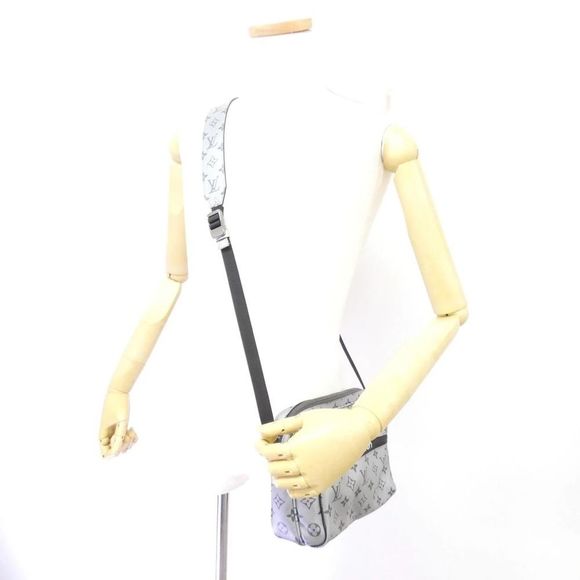 Louis Vuitton Monogram Silver Messenger PM Shoulder Bag - Picture 7 of 7